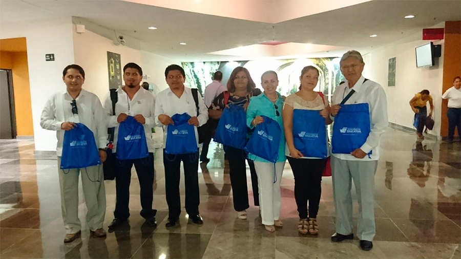 Egresados de la Universidad Participando en Congreso Internacional de Investigación Educativa en Boca de Rio Veracruz